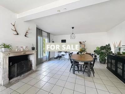 Detached House with Landscaped Garden Close to the Coast