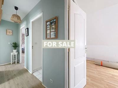 Detached House with Landscaped Garden Close to the Coast