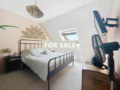 Detached House with Landscaped Garden Close to the Coast