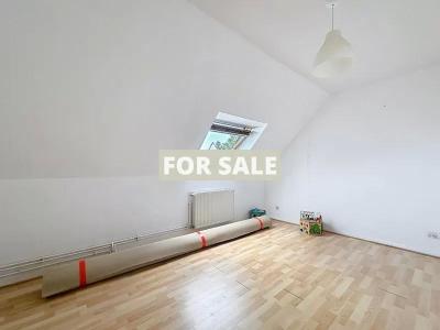 Detached House with Landscaped Garden Close to the Coast