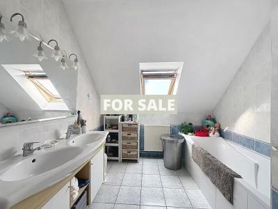 Detached House with Landscaped Garden Close to the Coast