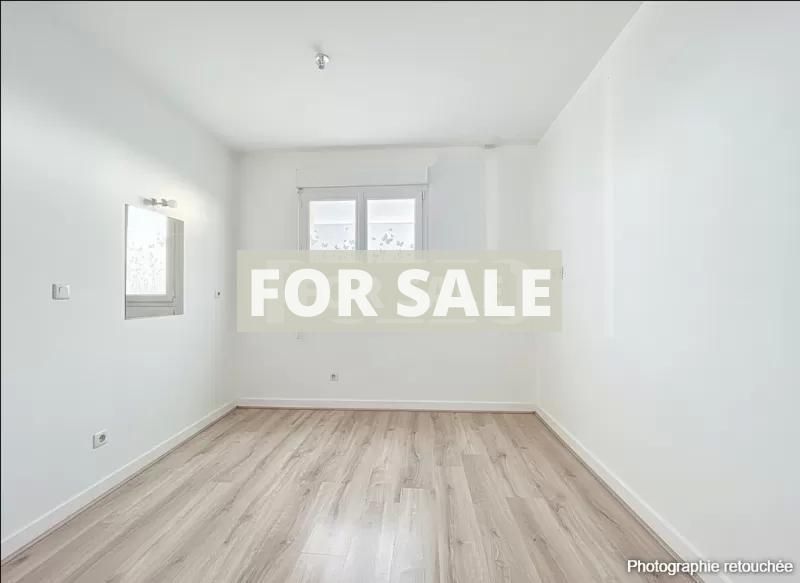 Detached House with Landscaped Garden