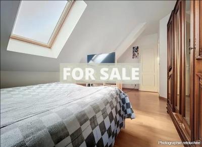 Detached House with Landscaped Garden