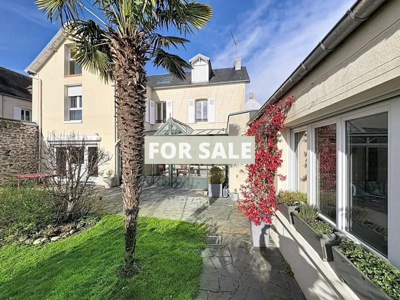 Detached House with Conservatory