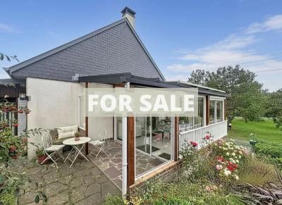Detached House with Garden Close to the Coast