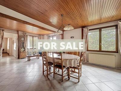 Detached House with Garden Close to the Coast