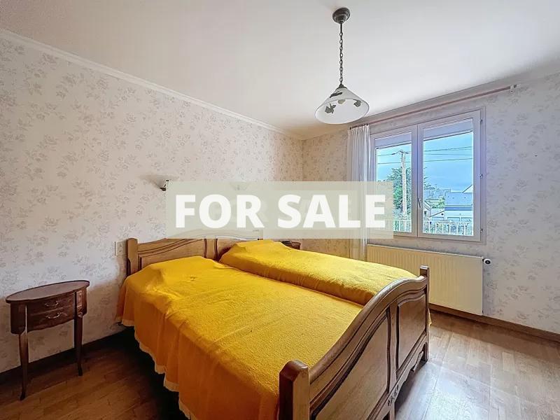 Detached House with Garden Close to the Coast