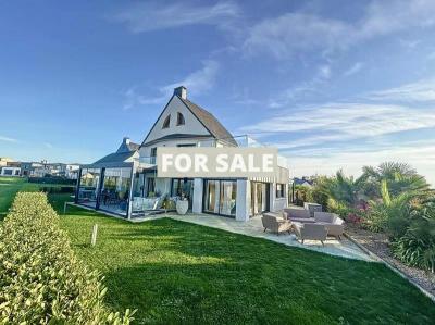 Contemporary Coastal House with Open Sea Views