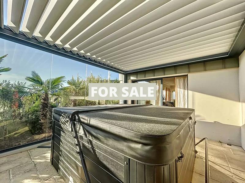 Contemporary Coastal House with Open Sea Views