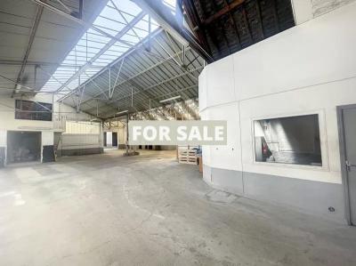 Two Houses with Garage in Good Location