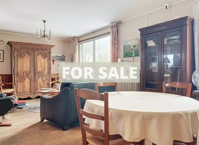 Detached House with Landscaped Garden