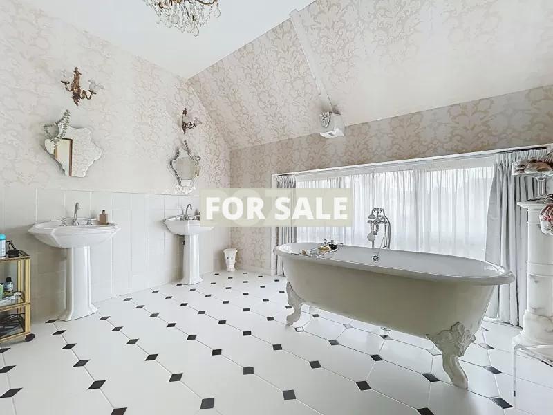 Detached House with Garden by the Coast