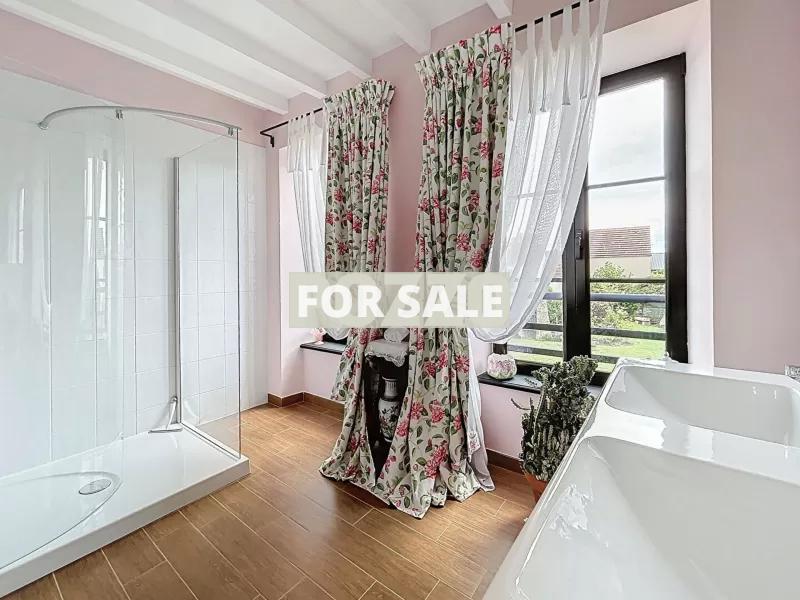 Detached House with Garden by the Coast