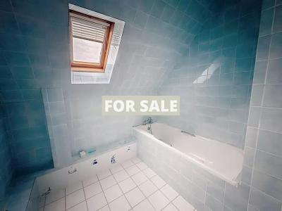 Detached House with Garden by the Coast