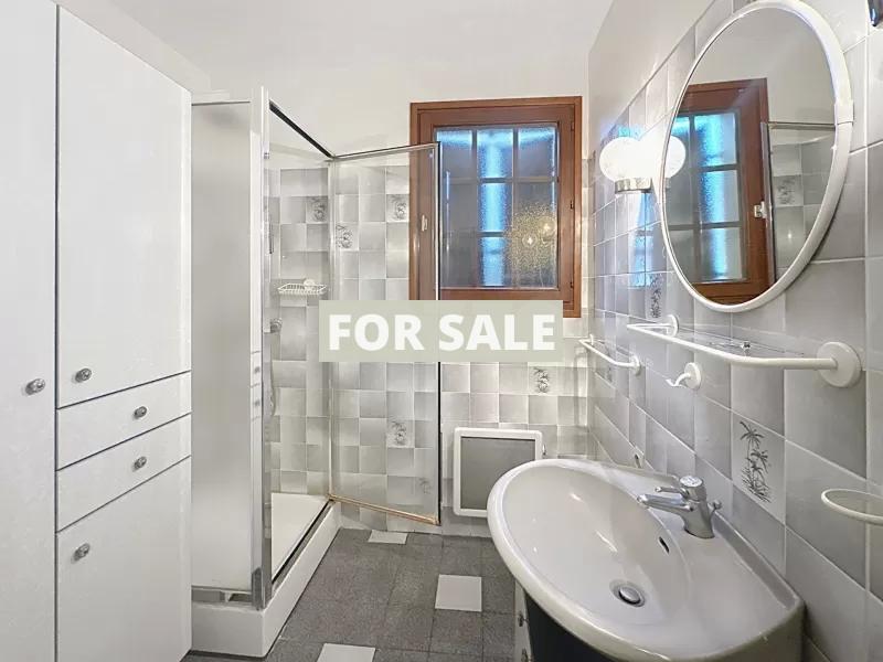 Detached House with Garden by the Coast