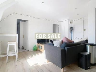 Town House Divided into Two Apartments