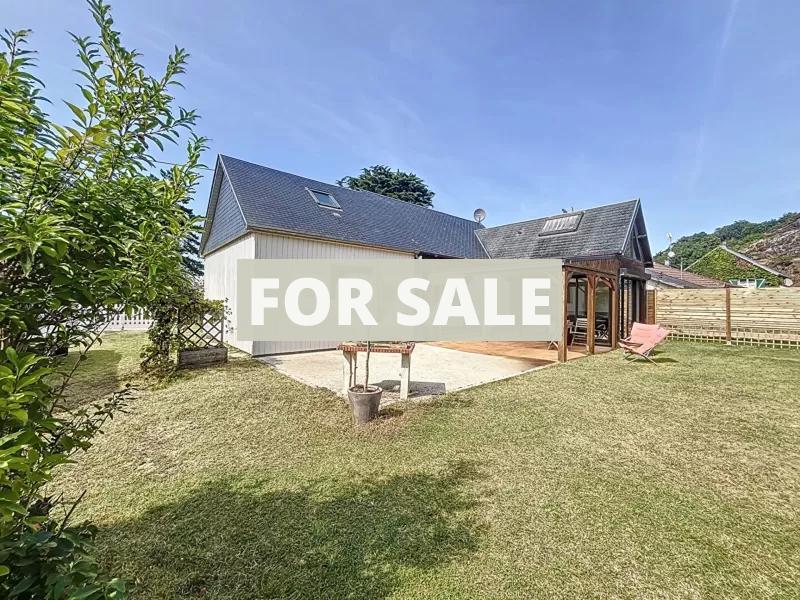 Main Photo of a 3 bedroom  House for sale