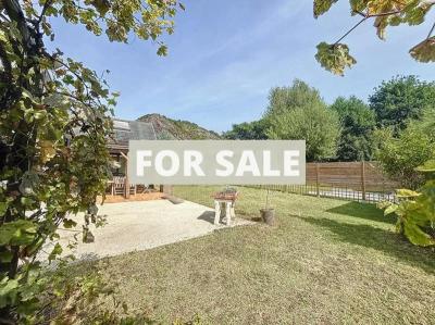 Detached House with Garden by the Coast