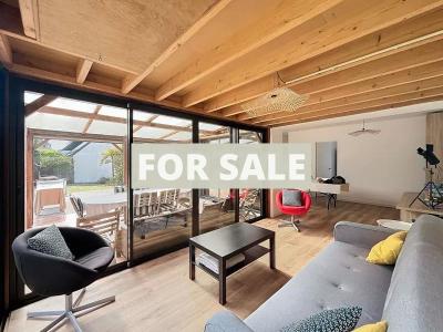 Detached House with Garden by the Coast
