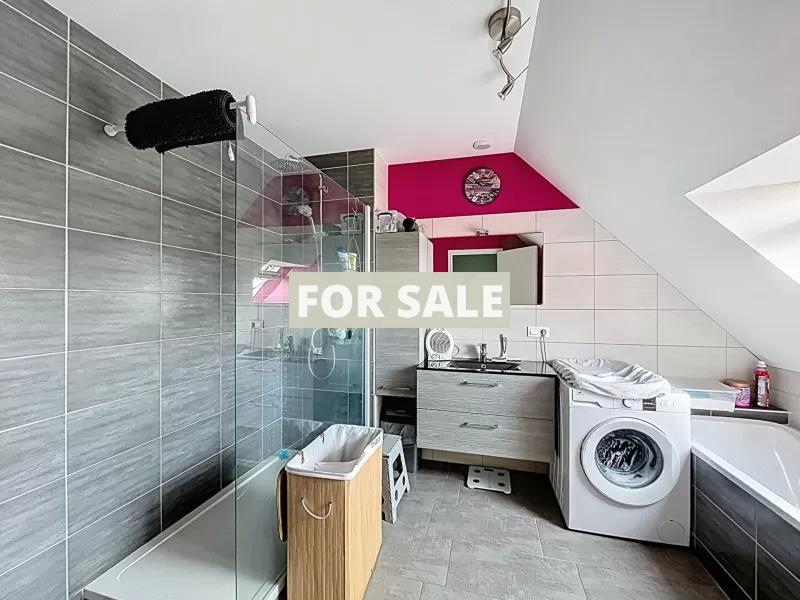 Modern Detached House with Lovely Garden