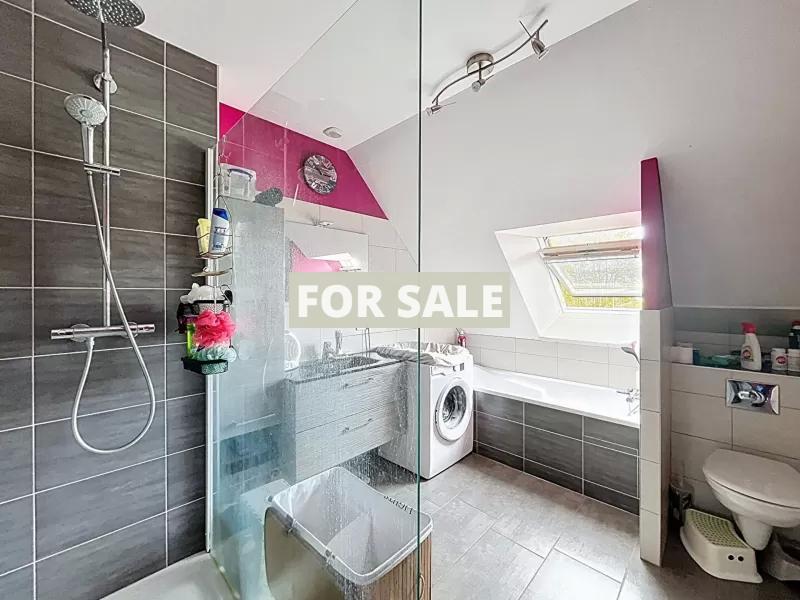 Modern Detached House with Lovely Garden