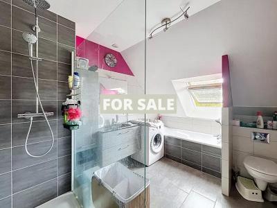 Modern Detached House with Lovely Garden