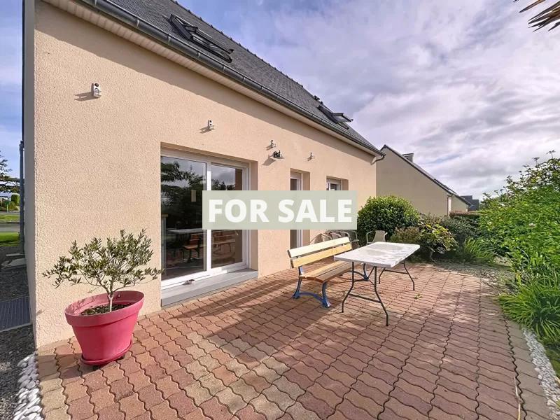 Modern Detached House with Lovely Garden