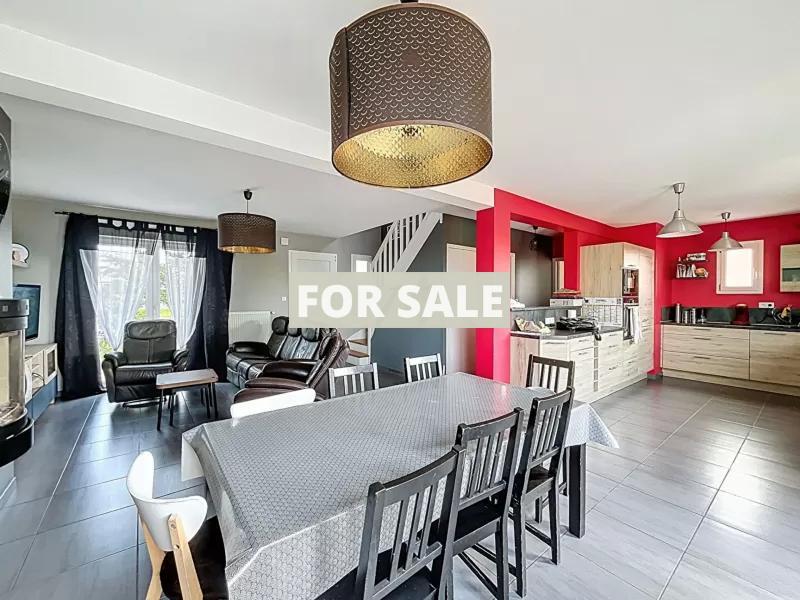 Modern Detached House with Lovely Garden