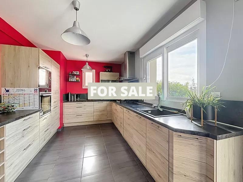 Modern Detached House with Lovely Garden