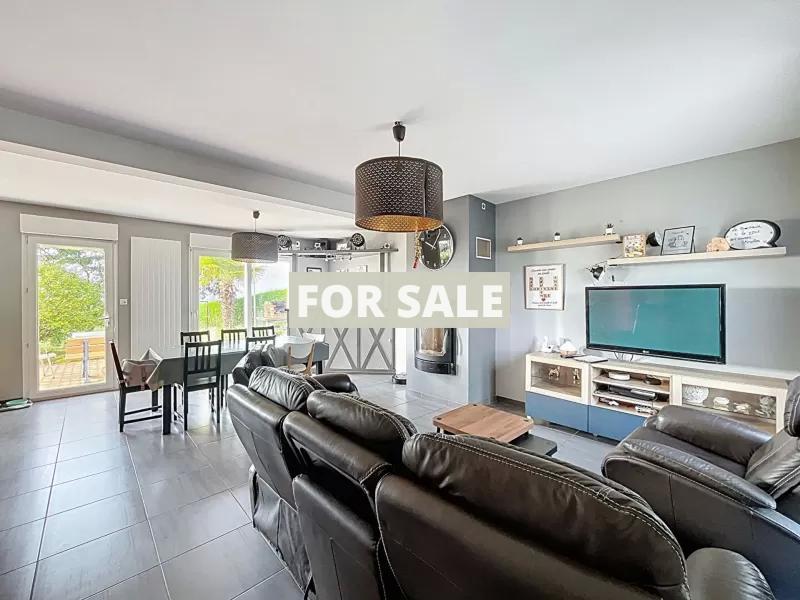 Modern Detached House with Lovely Garden