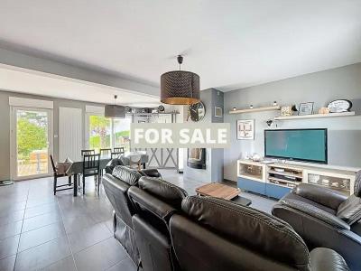 Modern Detached House with Lovely Garden