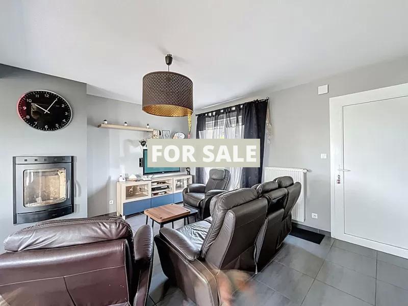 Modern Detached House with Lovely Garden