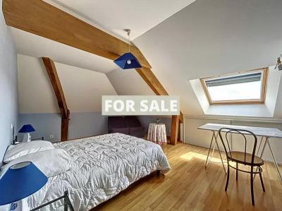 Manor House Style Property with Landscaped Gardens