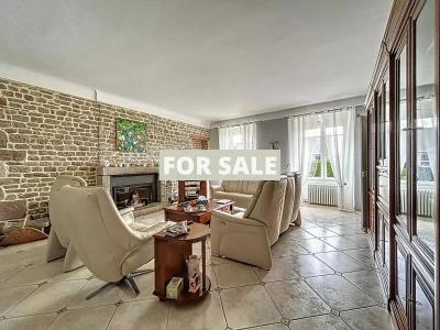 Manor House Style Property with Landscaped Gardens