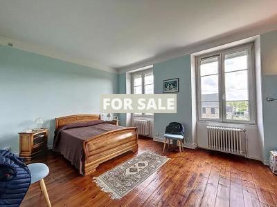 Manor House Style Property with Landscaped Gardens