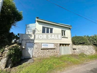 Detached House with Garden and Outbuilding