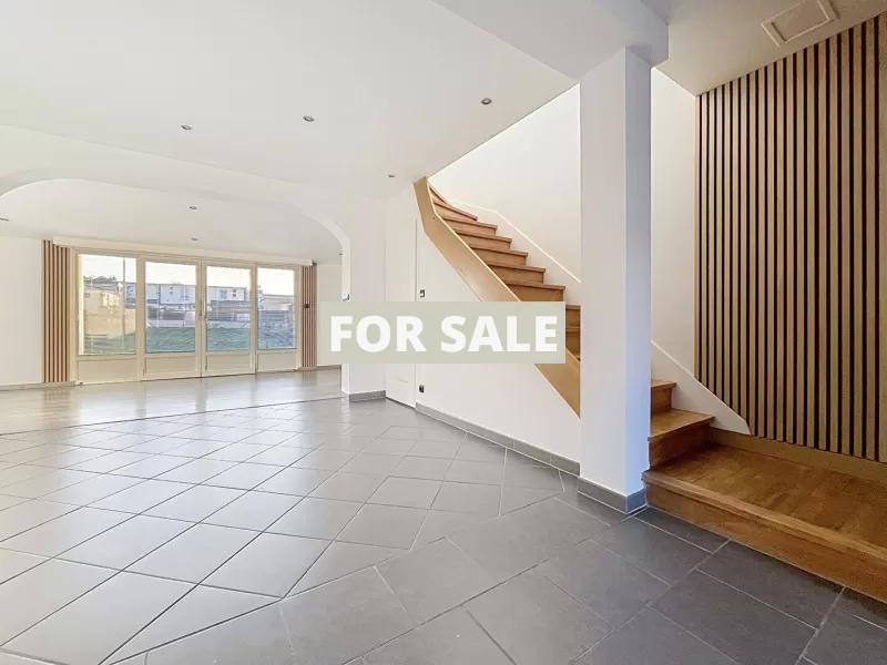 Town House with Neat Garden