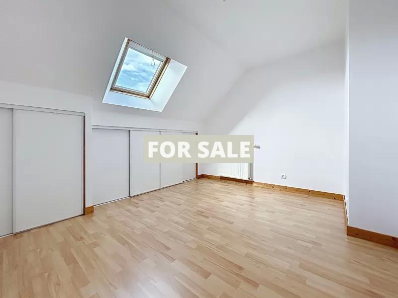 Detached House with Garden in Great Location