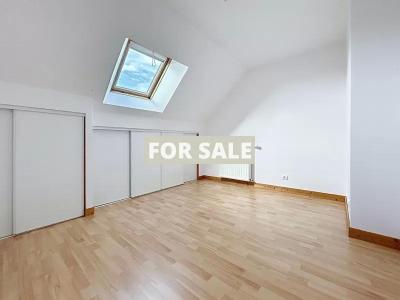 Detached House with Garden in Great Location