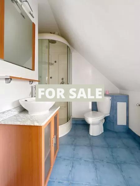 Detached House with Garden in Great Location