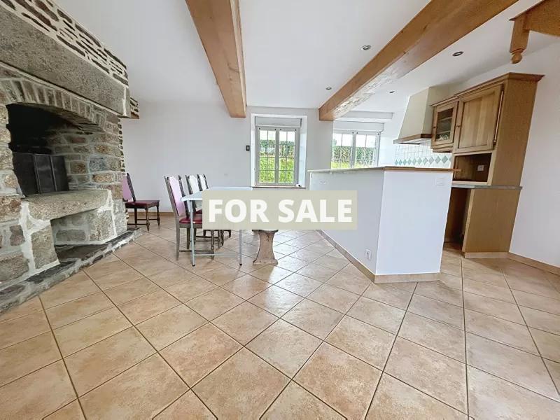 Detached House with Garden in Great Location