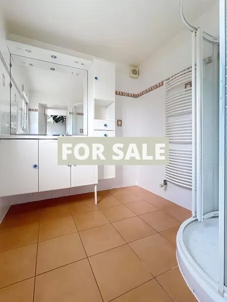 Detached House with Garden in Great Location