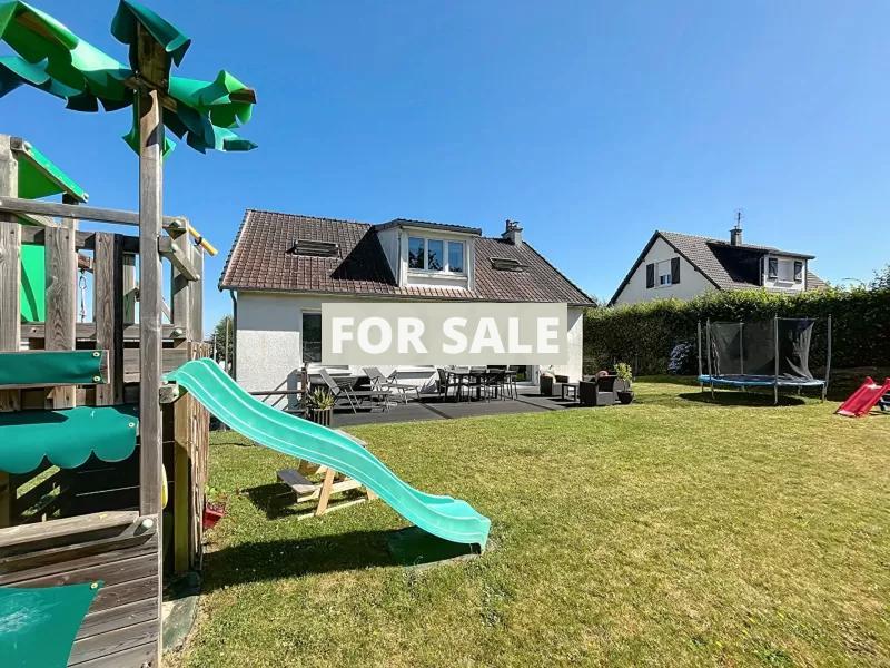 Detached House with Family Garden