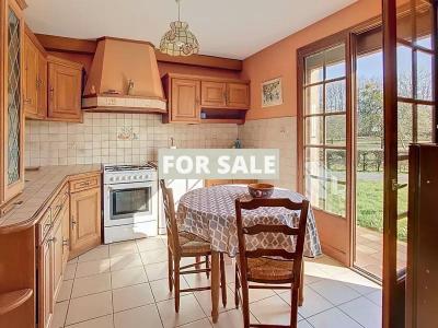 Detached House with Conservatory and Large Garden