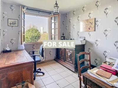 Detached House with Conservatory and Large Garden