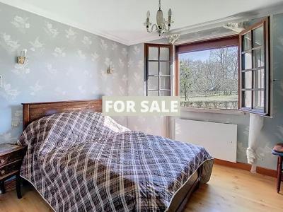 Detached House with Conservatory and Large Garden