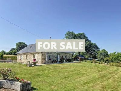 Detached Country House with Garden and Outbuilding