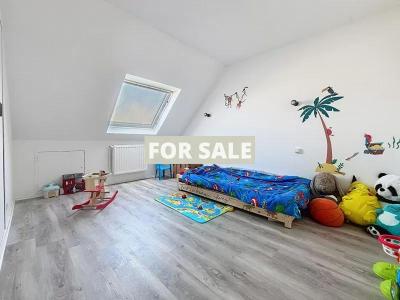 Modern Detached House with Garden