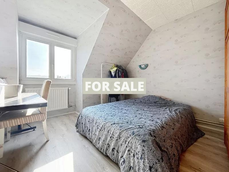 Modern Detached House with Garden