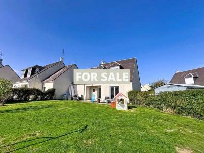 Modern Detached House with Garden